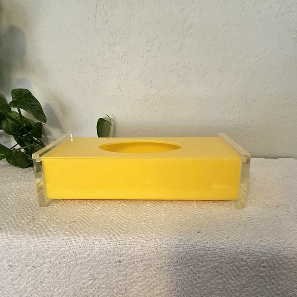 Vintage Midcentury Mod Yellow Acrylic and Clear Lucite Tissue Box Cover - Picture 6 of 16